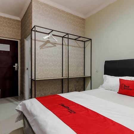 Reddoorz Plus Near Lippo Cikarang Mall Бекаси Экстерьер фото
