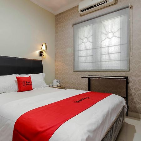 Reddoorz Plus Near Lippo Cikarang Mall Бекаси Экстерьер фото