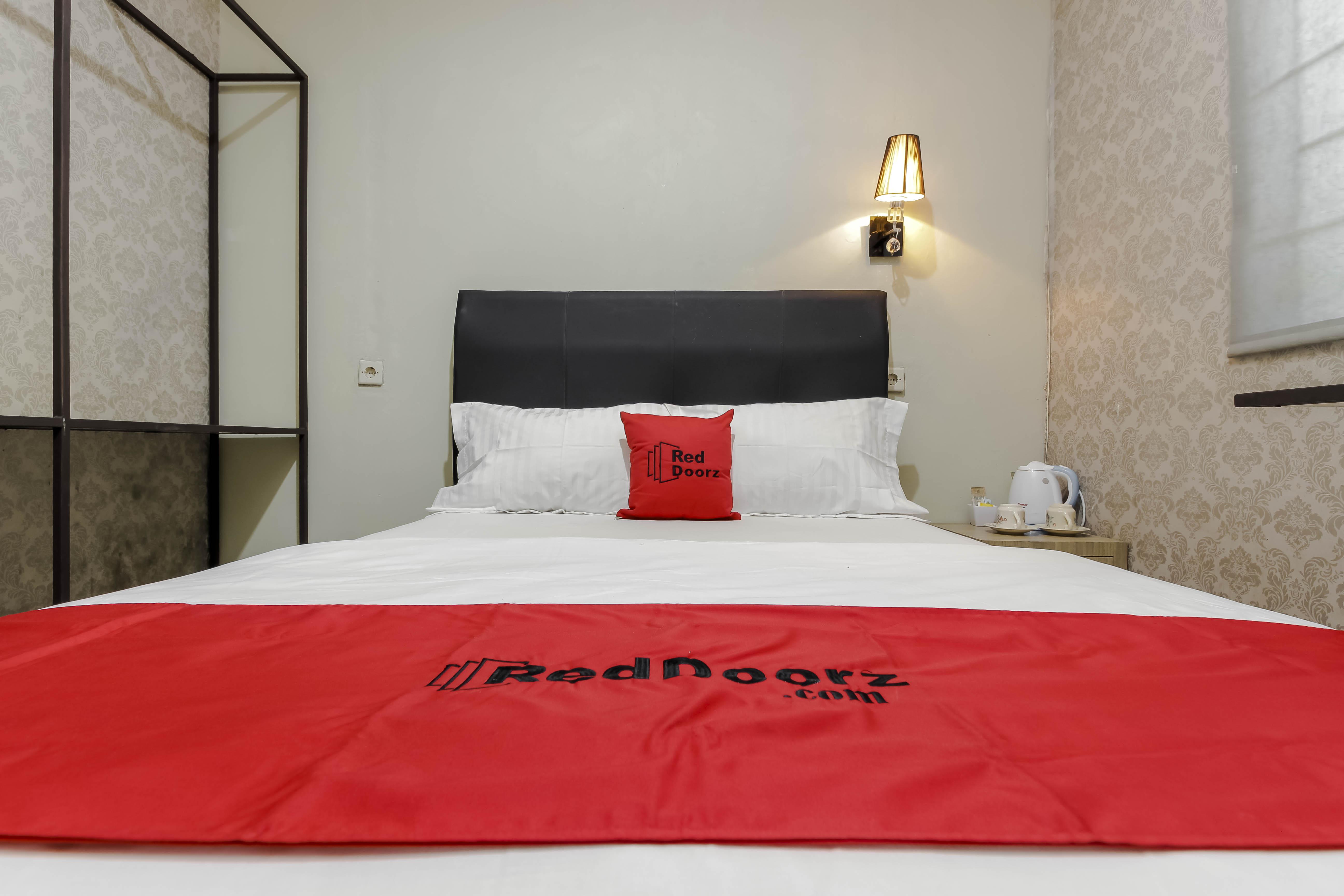 Reddoorz Plus Near Lippo Cikarang Mall Бекаси Экстерьер фото