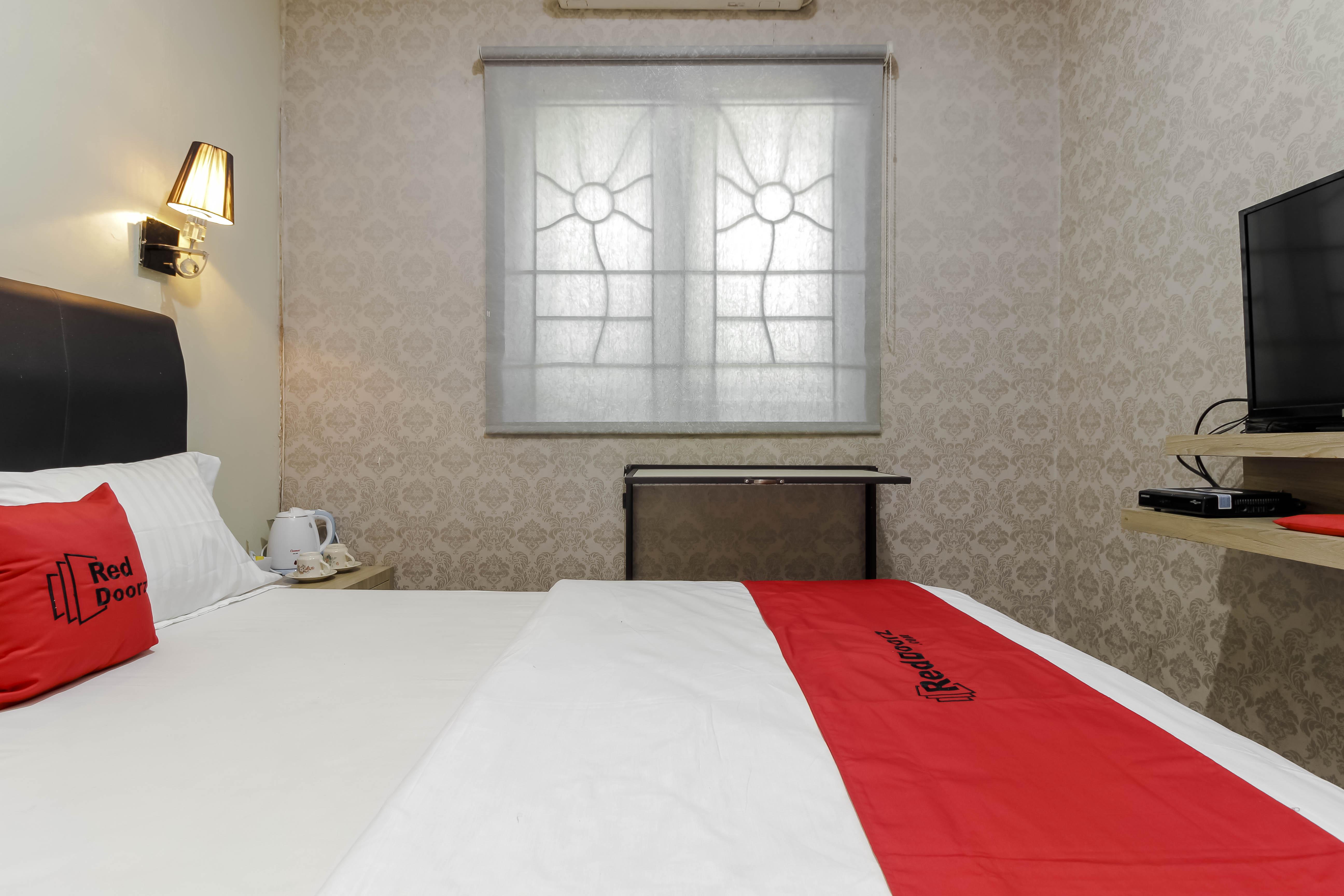 Reddoorz Plus Near Lippo Cikarang Mall Бекаси Экстерьер фото
