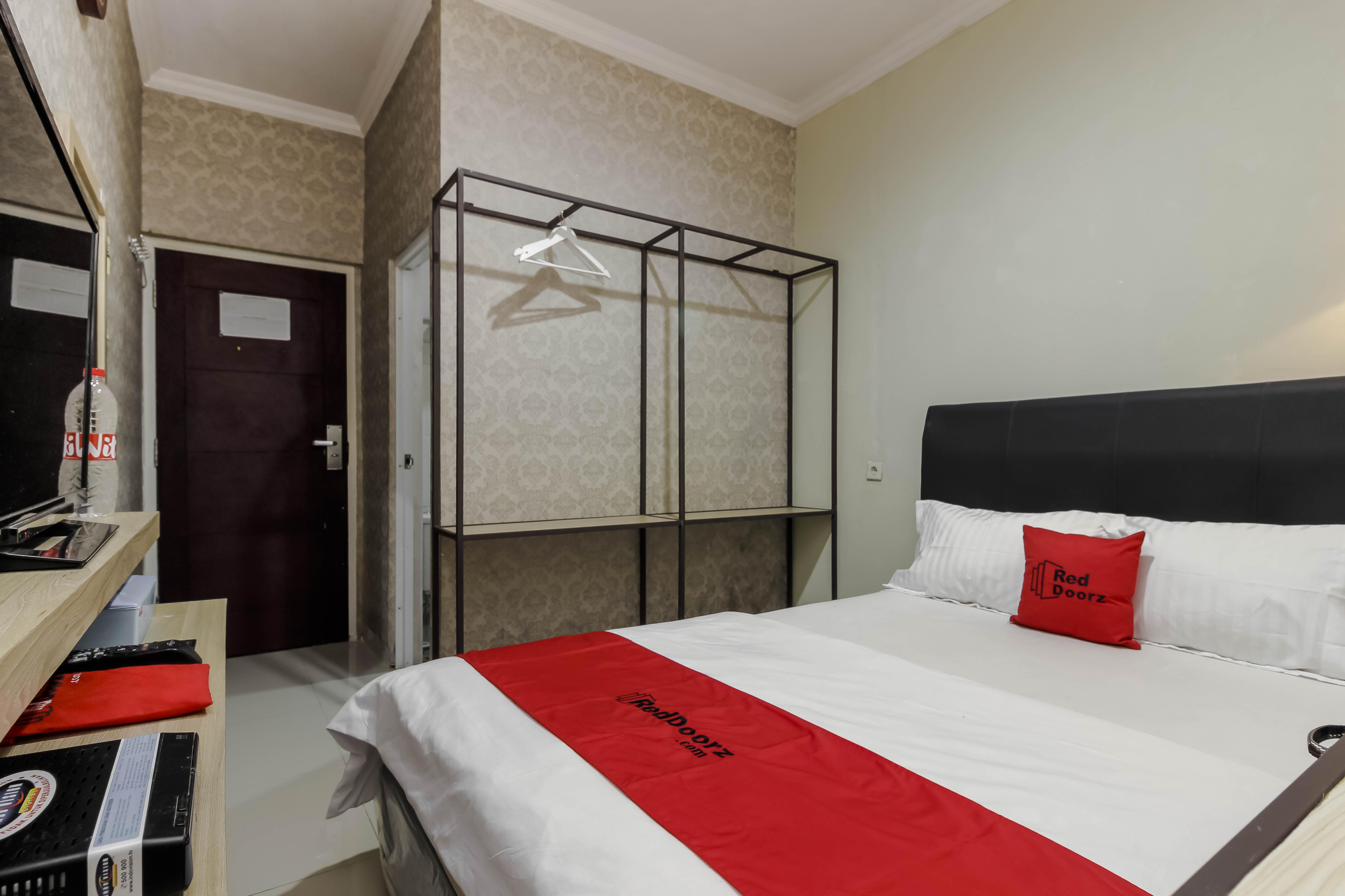 Reddoorz Plus Near Lippo Cikarang Mall Бекаси Экстерьер фото