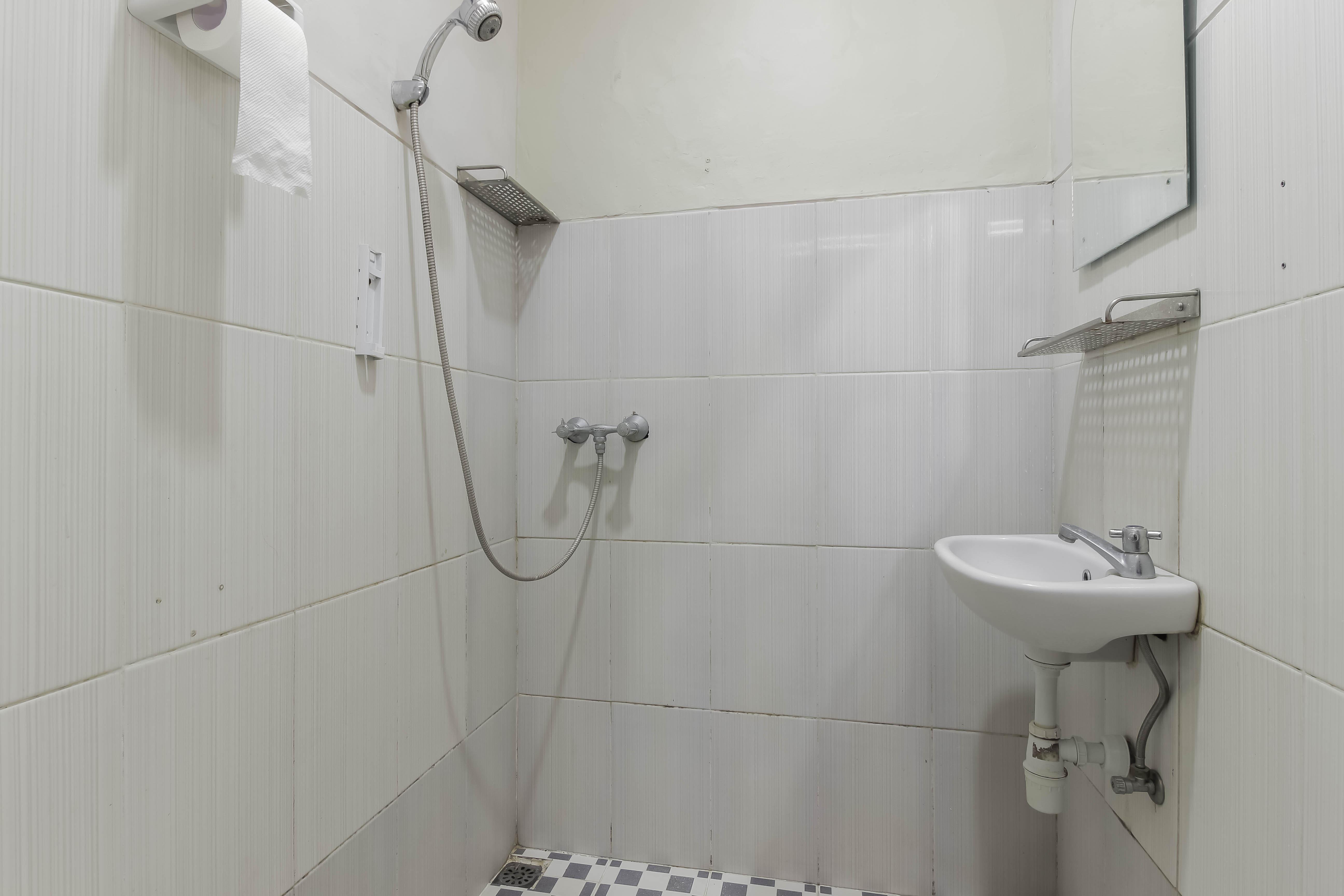 Reddoorz Plus Near Lippo Cikarang Mall Бекаси Экстерьер фото