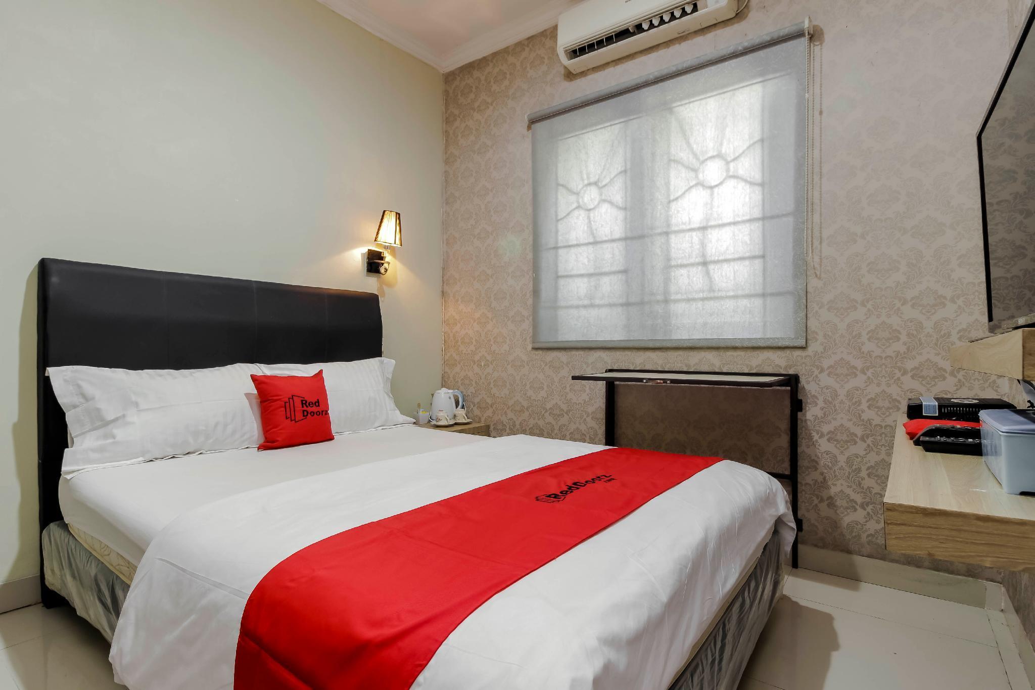 Reddoorz Plus Near Lippo Cikarang Mall Бекаси Экстерьер фото